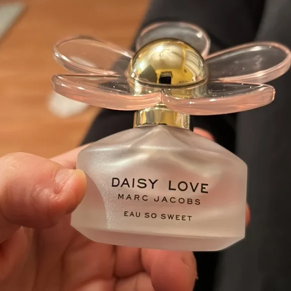 Daisy love by mark Jacob 1 oz.30ml